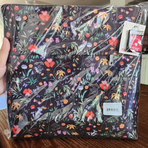 🔴SOLD🔴*RARE HTF* Harveys Seatbelt Wildflowers Streamline Crossbody Bag NWT - Picture 8 of 8